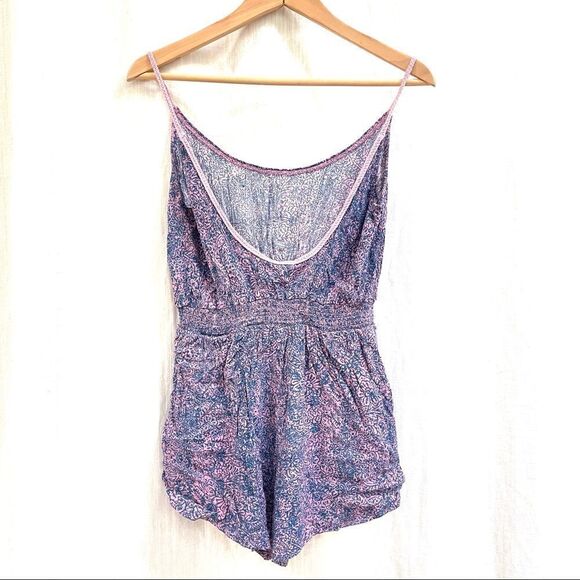 ECOTE Patterned Strappy Scoop Romper - Picture 3 of 15